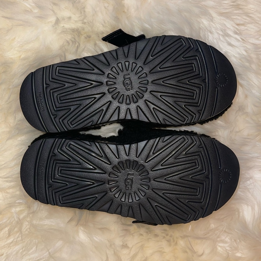 UGG Women’s Fluffita Slipper Sandals, Black - Picture 9 of 10